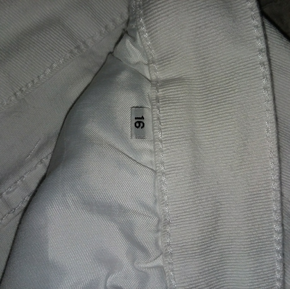 Distressed White Boyfriend Shorts - Picture 3 of 4